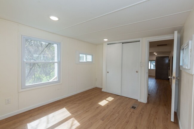 Building Photo - 2 Bed, 2 Full Bath Single Family Home in H...