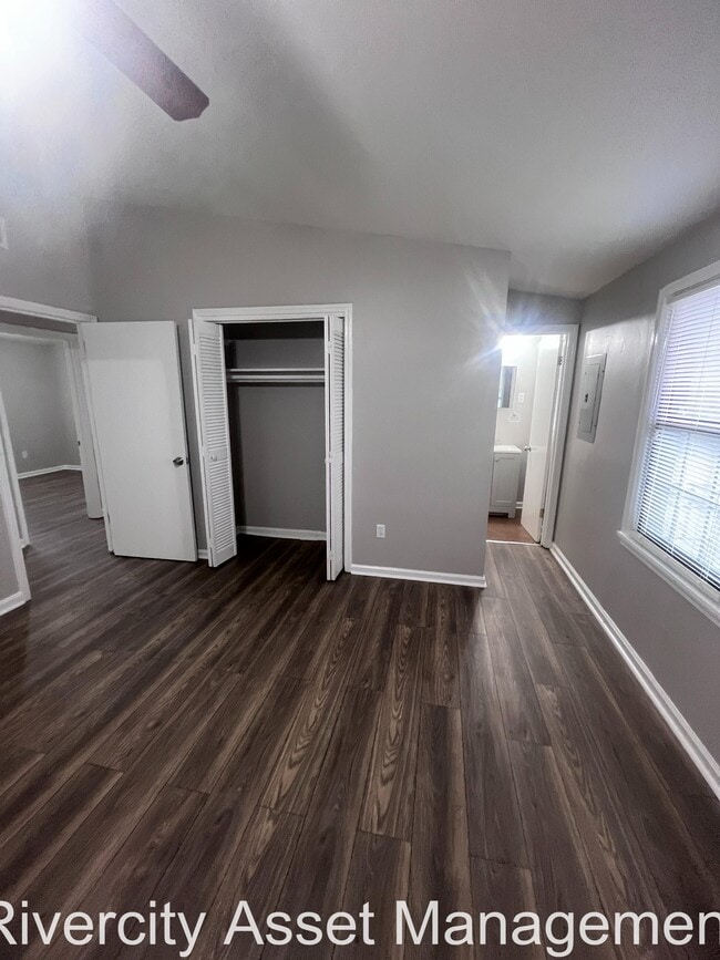 Building Photo - 1316 E Raines Rd