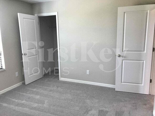 Building Photo - 9652 Sage Creek Dr