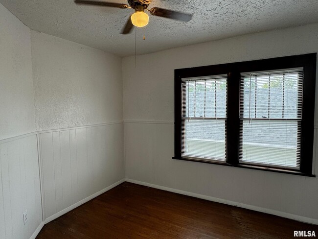 Building Photo - 2207 Wilkes Ave
