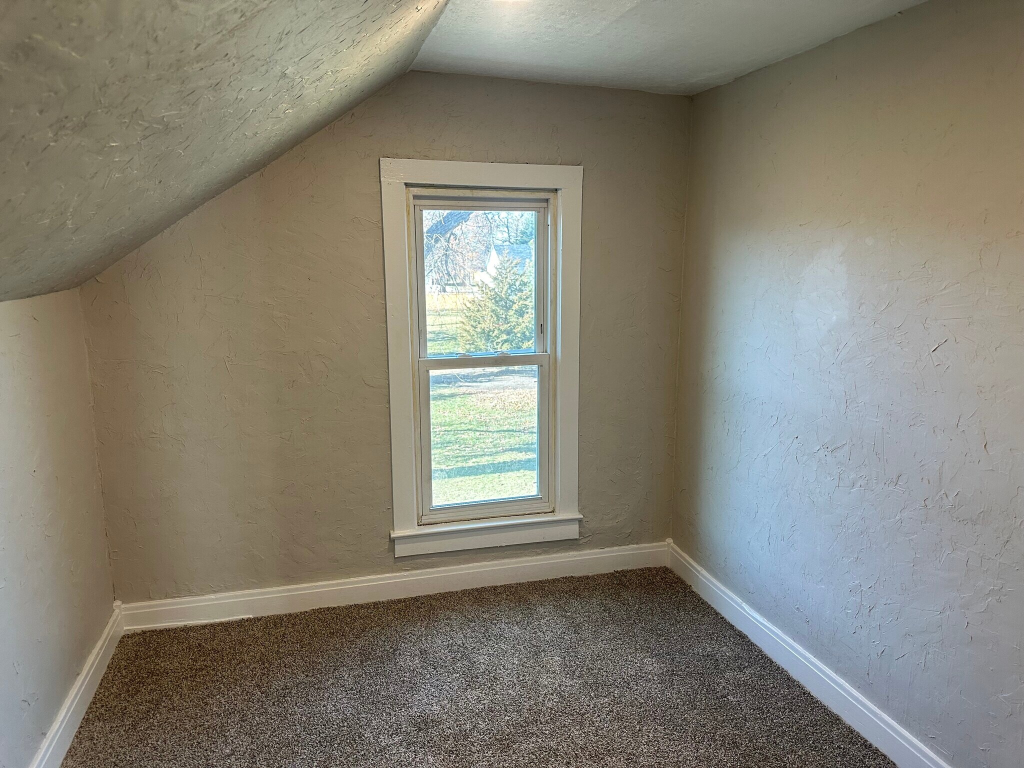 Building Photo - 307 N Mary St