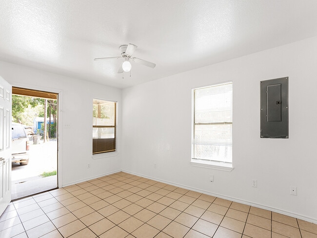 Building Photo - 315 Isbell Rd