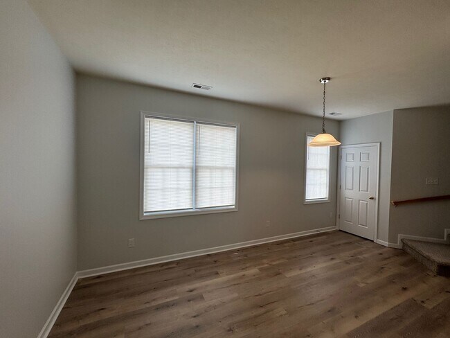 Building Photo - Brick End Unit Home in Taylor Springs NEW LVP FLOORING