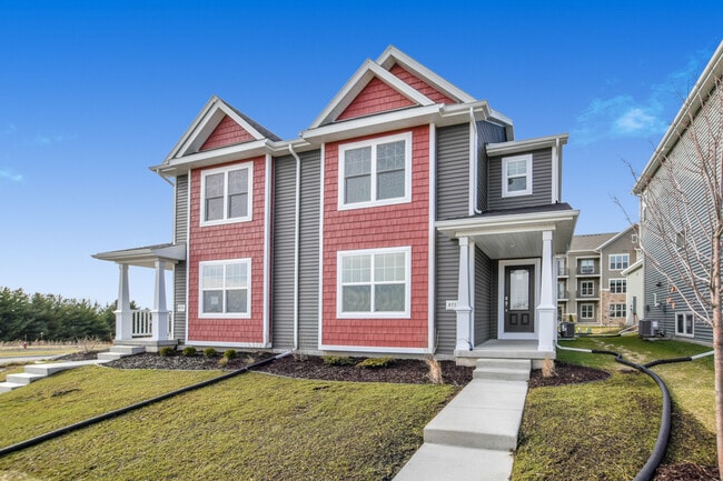 Building Photo - 671 Hillcrest Dr