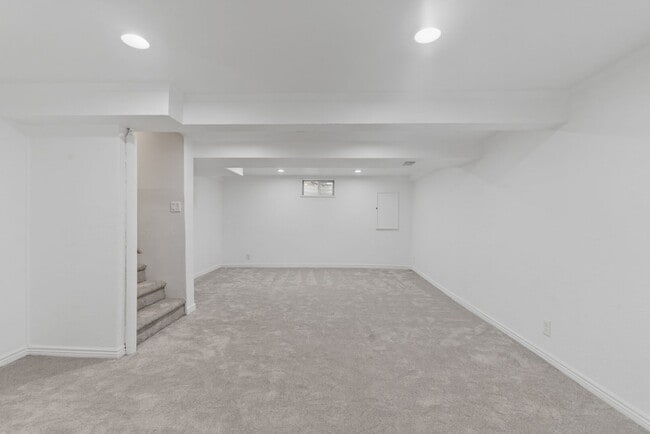 Building Photo - 8111 E Briarwood Blvd