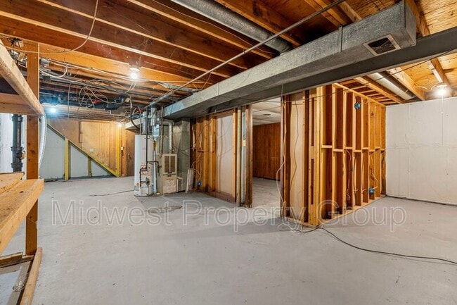 Building Photo - 1364 Farmview Ave