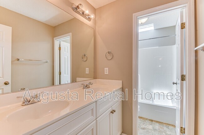 Building Photo - 208 Stonington Dr