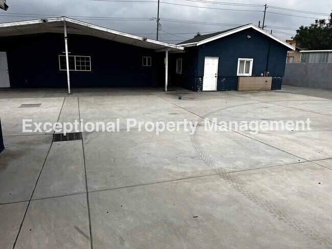 Building Photo - 8047 Laurel Ave