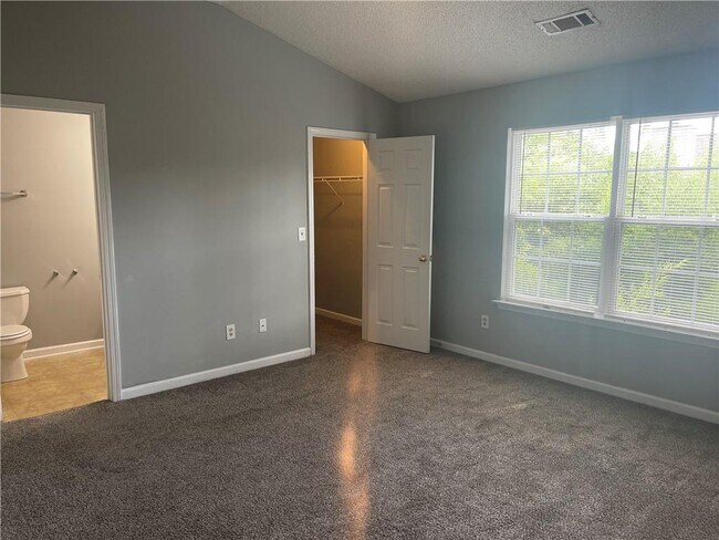 Building Photo - 5322 Creekview Ln