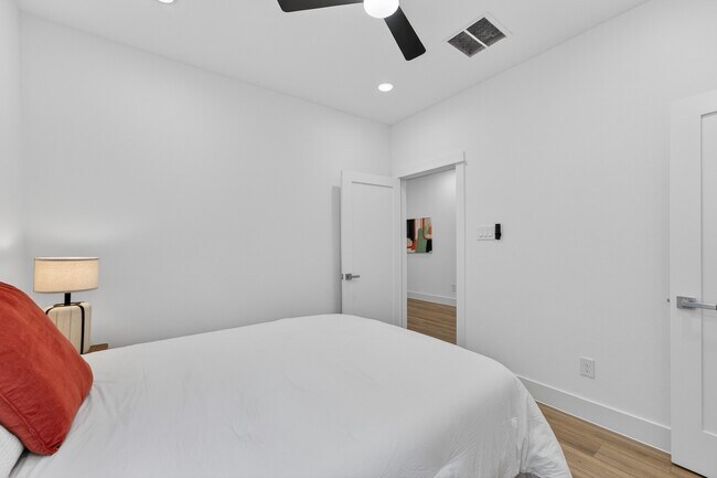 Building Photo - 305 Marcella St