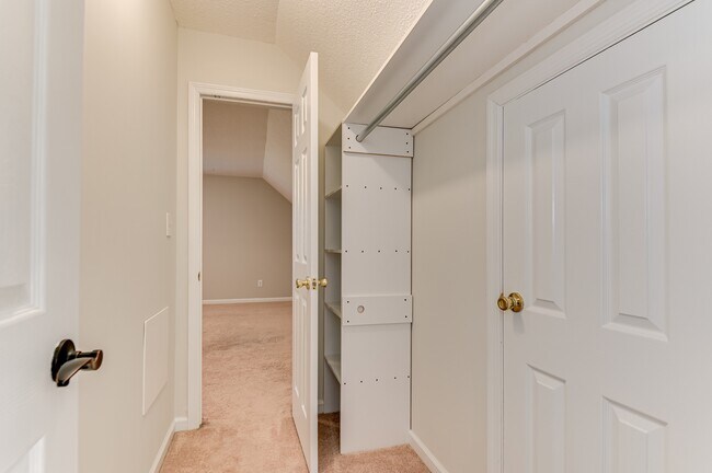 Building Photo - 4135 Fox Brush Dr