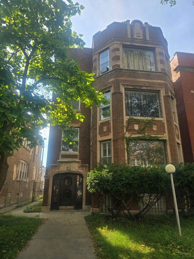 Building Photo - 8010 S St Lawrence Ave