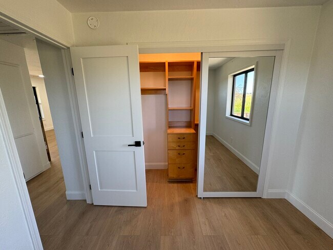 Building Photo - 5430 Sunny Ridge Pl