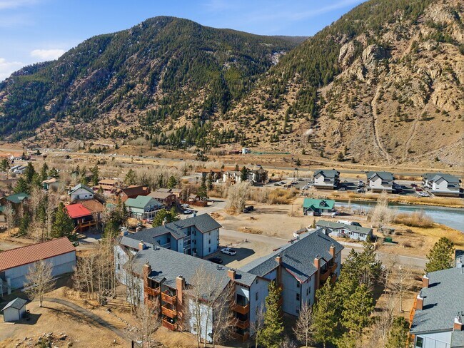 Building Photo - 1901 Clear Creek Dr