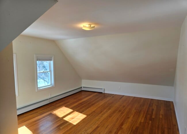 Building Photo - 674 Main St