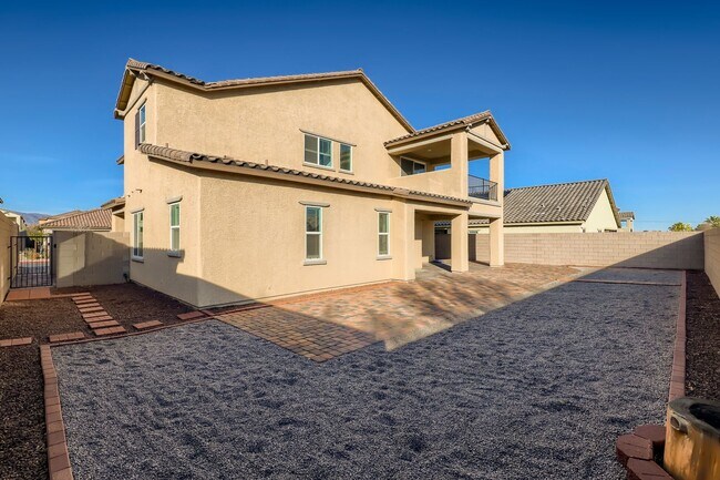 Building Photo - Beautiful 4 bed, 4.5 bath, 3 car garage with full casita!