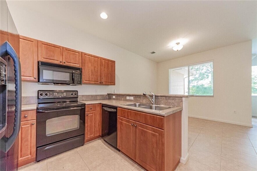 Building Photo - 2563 Stockbridge Sq SW