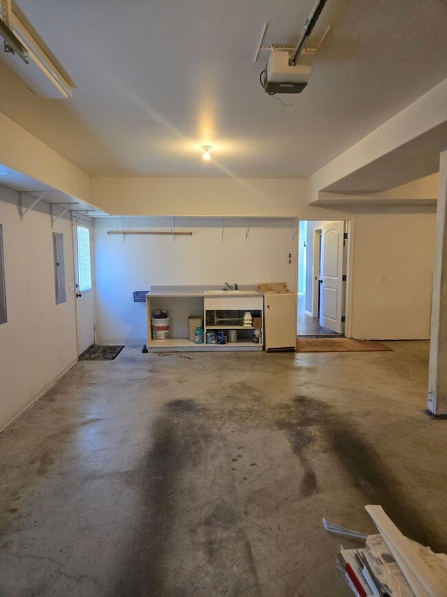 Building Photo - STATUS:AVAILABLE  | R17 | $ 2995
