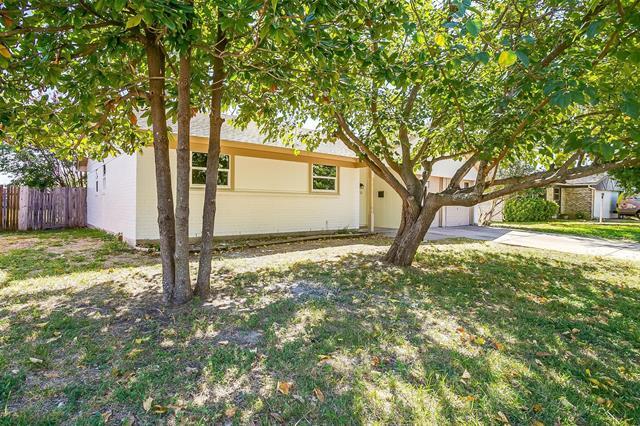 Building Photo - 921 Willow Cir S