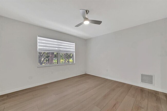 Building Photo - 650 Pinellas Point Dr S