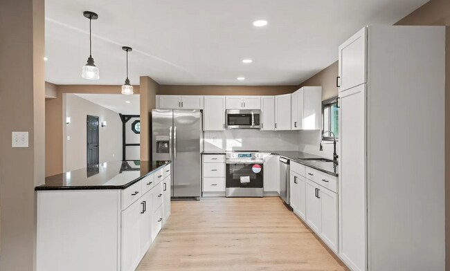 Primary Photo - Spacious 3 bedroom home