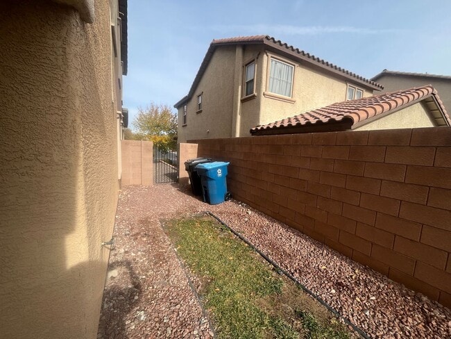 Building Photo - 2 Story-Single Family Home Located in Providence