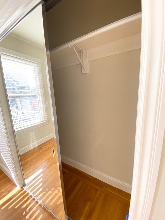 Building Photo - 2 bedroom in San Francisco CA 94118