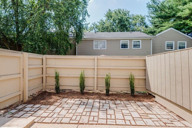 Building Photo - Beautifully remodeled condo