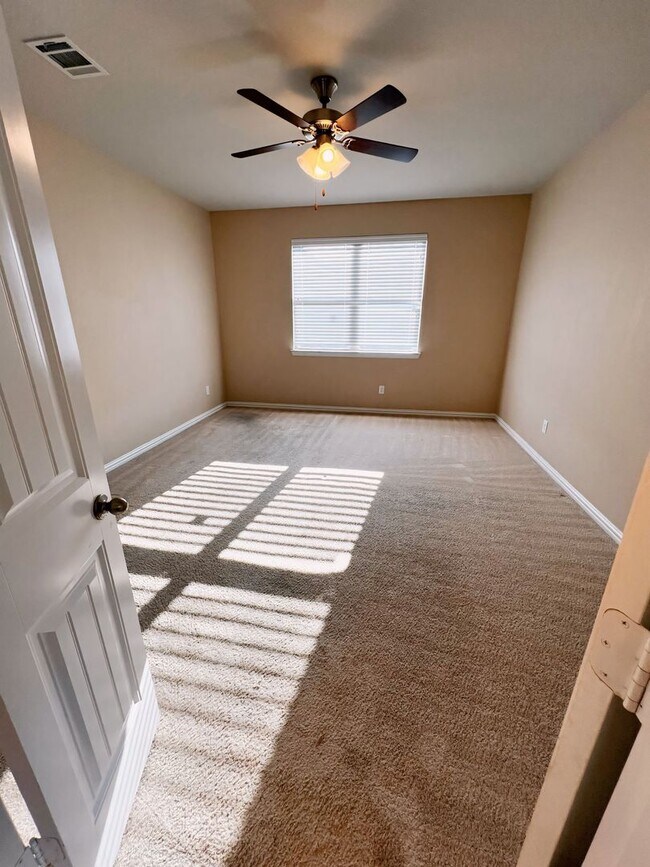 Building Photo - 4525 Conrad Ave