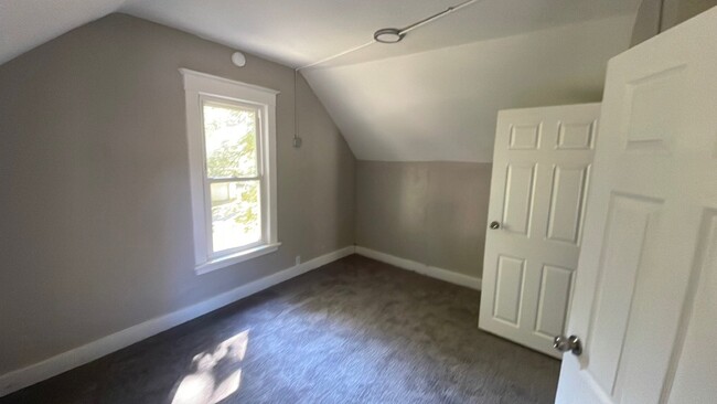 Building Photo - 609 Voris St