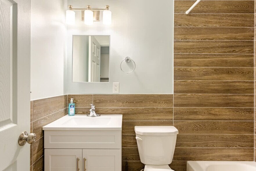 Building Photo - 1384 Ridge Ave