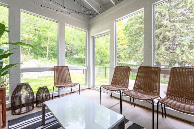 Primary Photo - Fontana Contemporary Furnished Townhome Av...