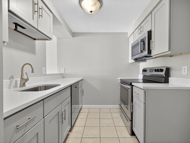 Building Photo - 59-69 Msgr Patrick j Lydon Way Unit 311