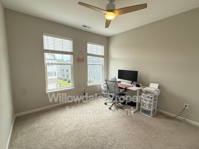 Building Photo - 1059 Lathrop Ln