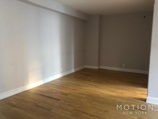 Building Photo - 3 bedroom in NEW YORK NY 10017