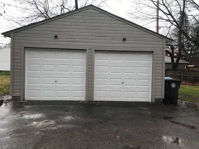 Garage (left) - 59 S Pershing Ave