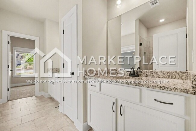 Building Photo - 173 Russell Way