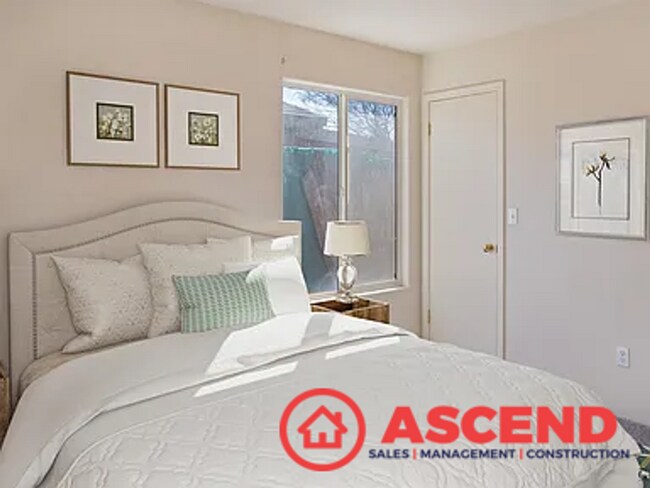 Building Photo - Beautiful 3 Bedroom Home In Rosedale Area!