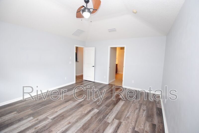 Building Photo - 599 Chestwood Chase Dr