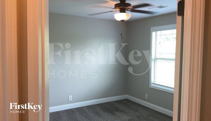 Building Photo - 1203 Applewood Cir