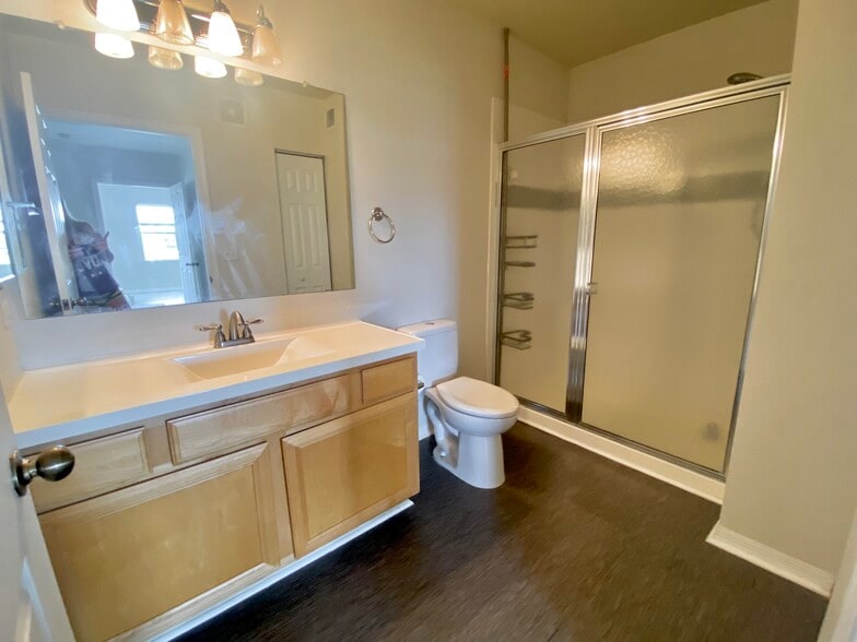 M bedroom en suite bath has low flush toilet, engineered vanity top and soft tile flooring - 1025 Villagio Cir