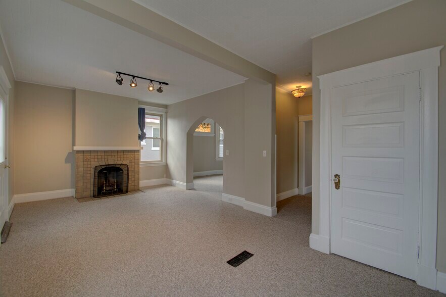 Building Photo - 3799 Millsbrae Ave