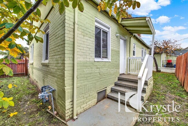 Building Photo - 241 Mayo Ave