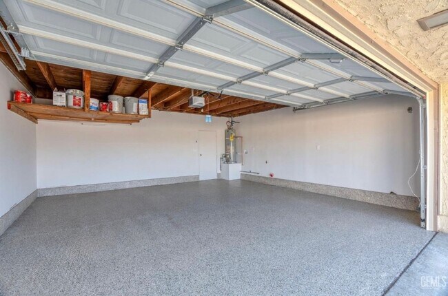 Building Photo - Beautifully 4-bedroom, 2.5-bathroom Condo—ready and waiting for you!