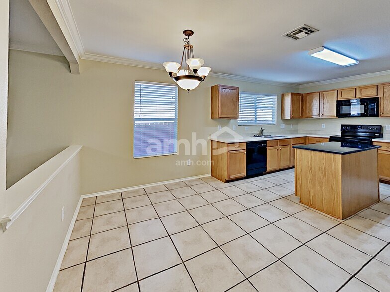 Building Photo - 24727 Maple Crest