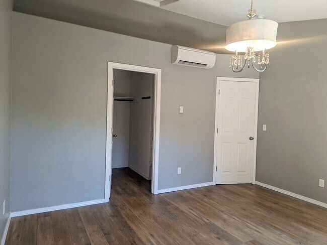 Building Photo - Beautiful Beaverton Townhouse Available Now!