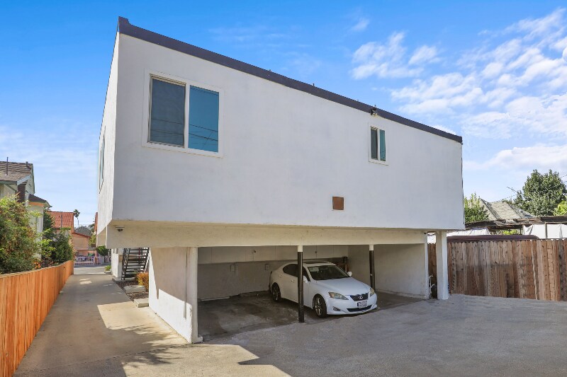 Building Photo - 2814 Sichel St