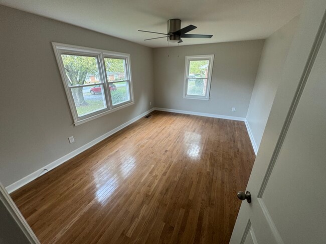 Building Photo - 519 Meadowlawn Dr