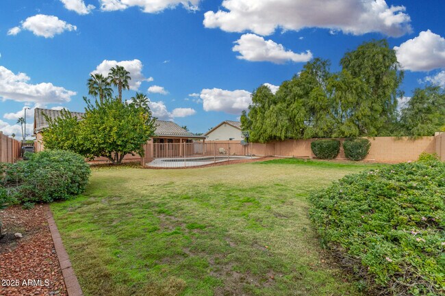 Building Photo - 15221 N 87th Dr