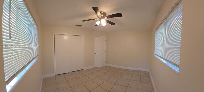 Building Photo - 2504 NW 9th Ln